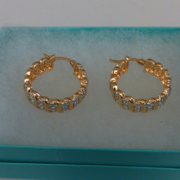 SOLD Small hoop earrings - Picture 1 of 3