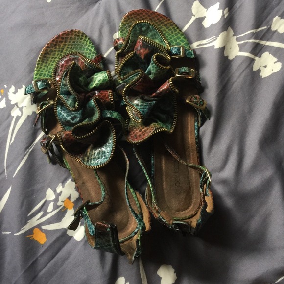 Sandals - Picture 1 of 2