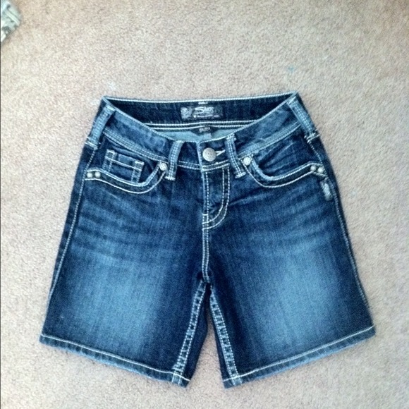 Women's Silver Suki Mid Rise Denim Shorts size 25!