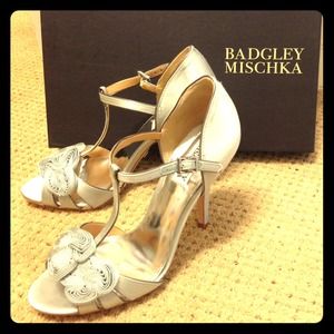 *Reduced* Silver Badgley Mischka Pumps⭐️⭐️⭐️⭐️⭐️