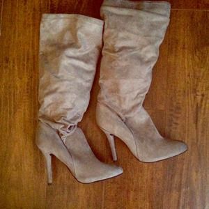 Jennifer Lopez gray suede boots