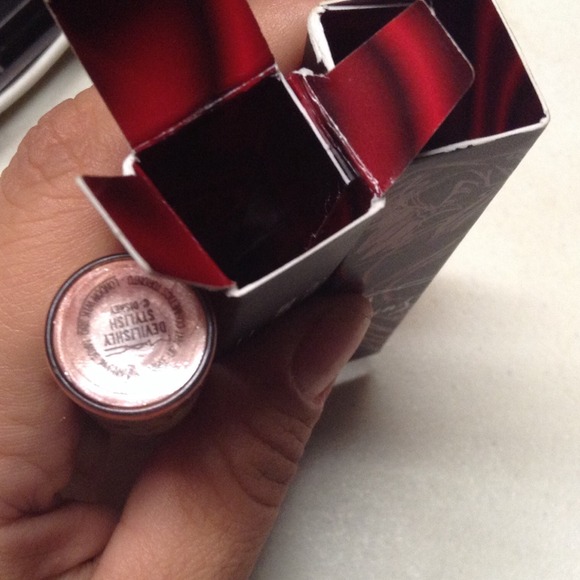 MAC limited edition Disney lipgloss - Picture 2 of 3