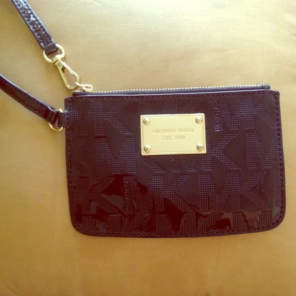 💯 Michael Kors Black Jet Wristlet!!