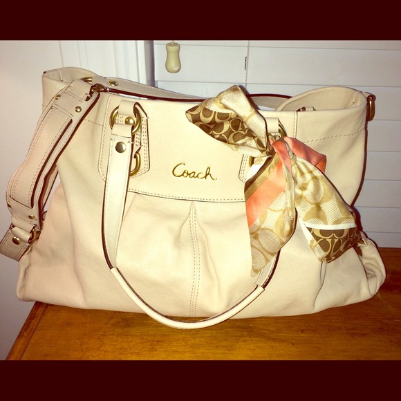 REDUCED! 🎉. Leather Coach purse with bag scarf