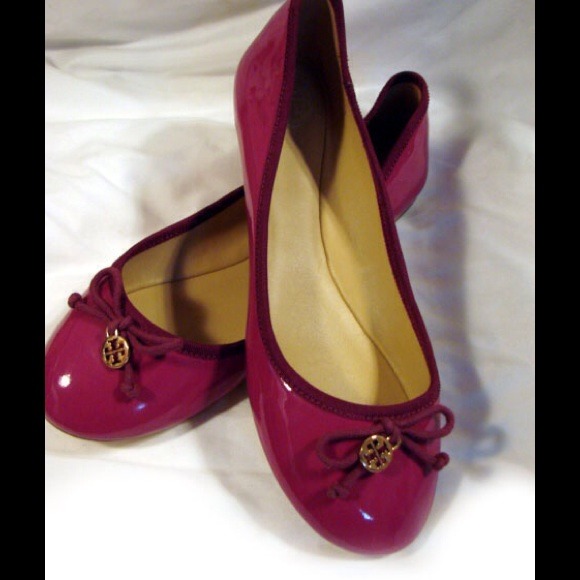 Tory Burch Shoes - SALE Tory Burch Patent Leather Chelsea Flats 10