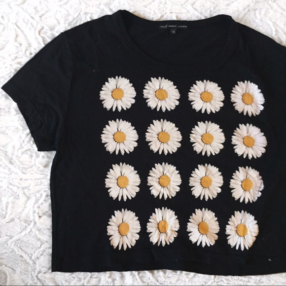 Urban Outfitters Tops - daisy crop top