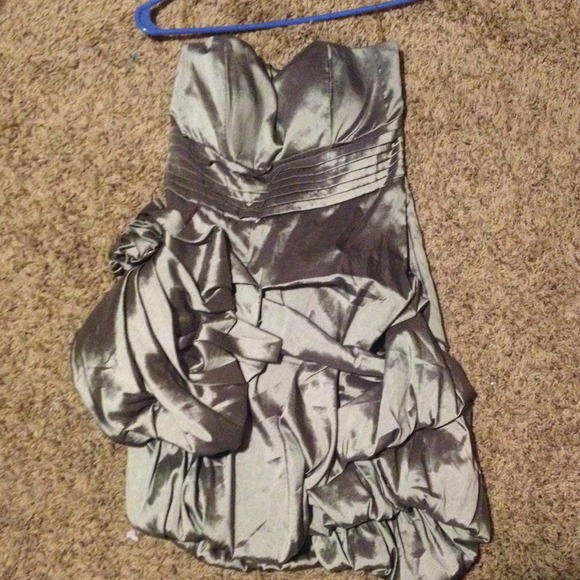 Party dress - Picture 2 of 3