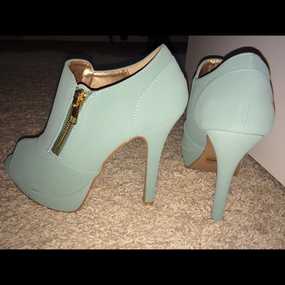 Sexy peep toe booties - Picture 2 of 4