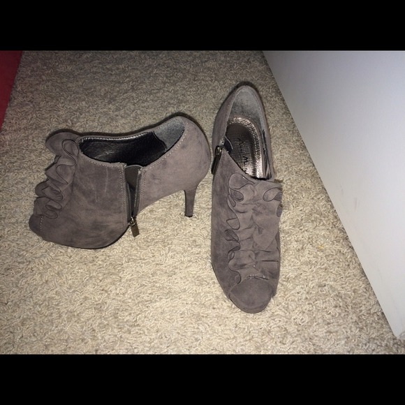 Peep toe booties - Picture 2 of 4