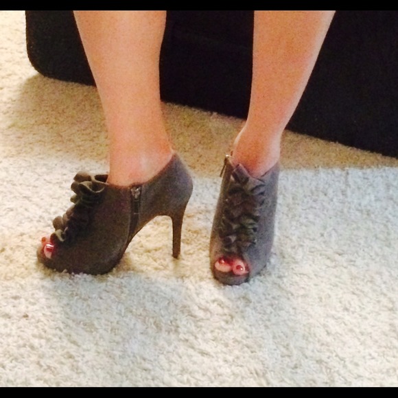 Peep toe booties - Picture 4 of 4
