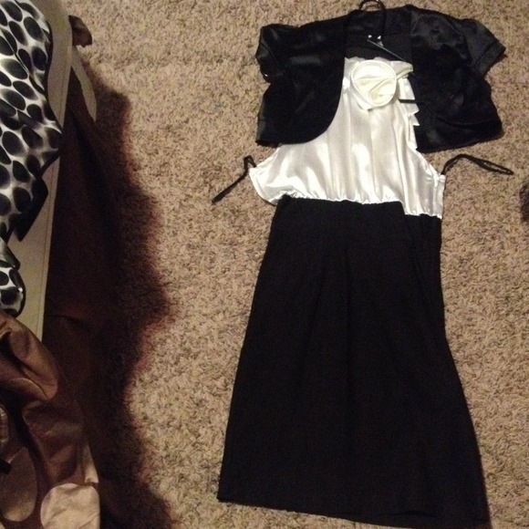 Dress - Picture 1 of 2