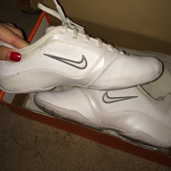 nike pro cheer shoes
