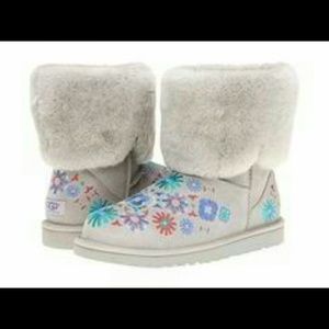 SOLD Brand new rare uggs