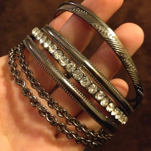 Set of bangles. - Picture 1 of 1