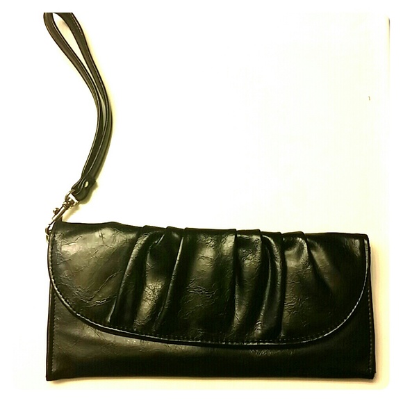 Black clutch