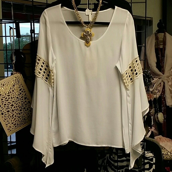 Black with Bell crocheted Sleeve