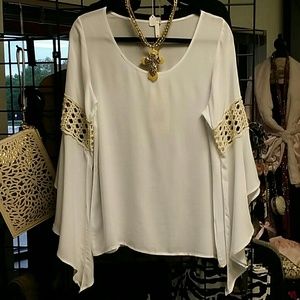 Black with Bell crocheted Sleeve