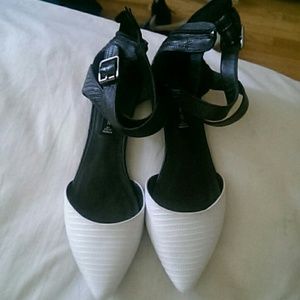 pointy toe sandals