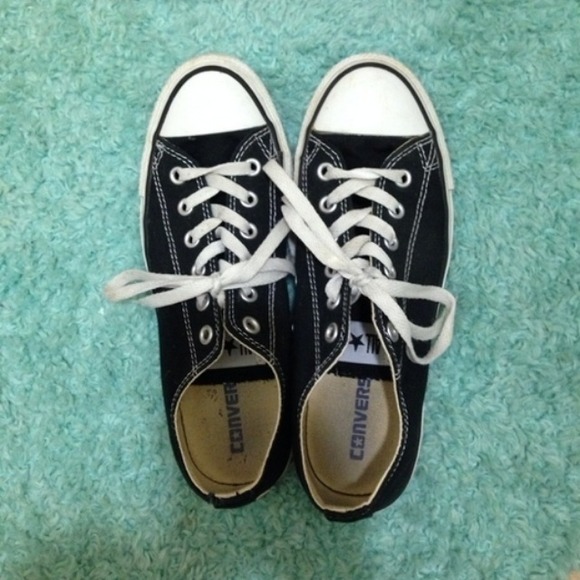 Black and white low top converse size 8 womens,