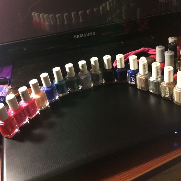 Essie nail polish CAN SPLIT listed under Mac