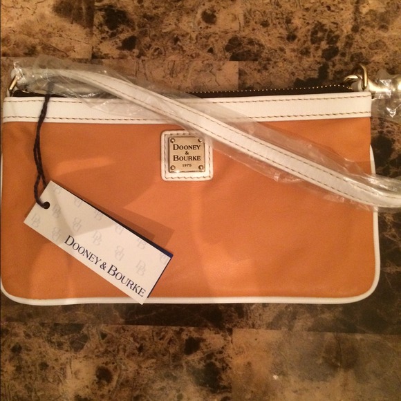 Dooney & Bourke. Large wristlets*Reduced - Picture 2 of 4
