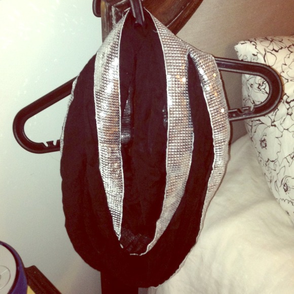 ◼️◻️STEVE MADDEN SEQUIN INFINITY SCARF◼️◻️