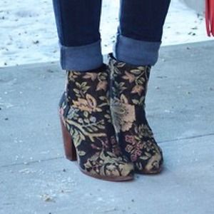 SALE❗️ Rag & Bone floral ankle moto boots