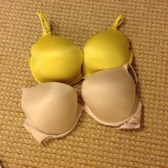 2 Victoria's Secret bras