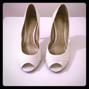 White peep toe pumps