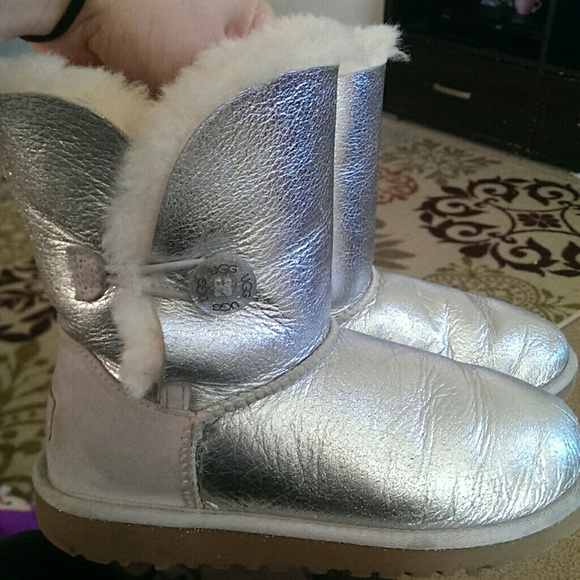 SOLD Like new Ugg Bailey button metallic silver
