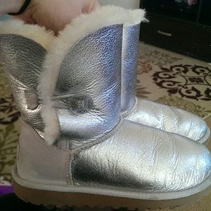 SOLD Like new Ugg Bailey button metallic silver