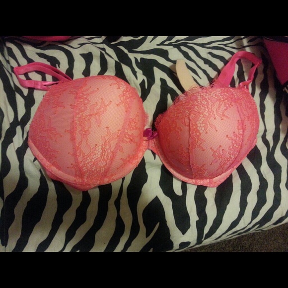 Nwt! Victoria's Secret bombshell x2 bra