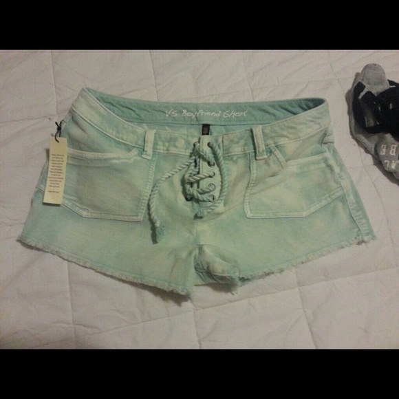 Nwt! Victoria's Secret bf fit corduroy shorts - Picture 1 of 1