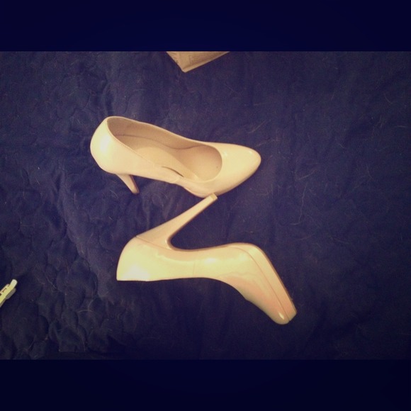 Elle nude pumps! Perfect with jeans!