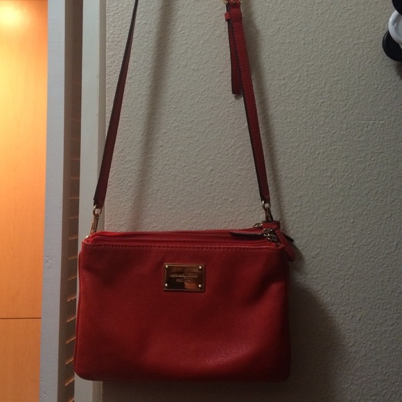 Cross body Michael Kors purse