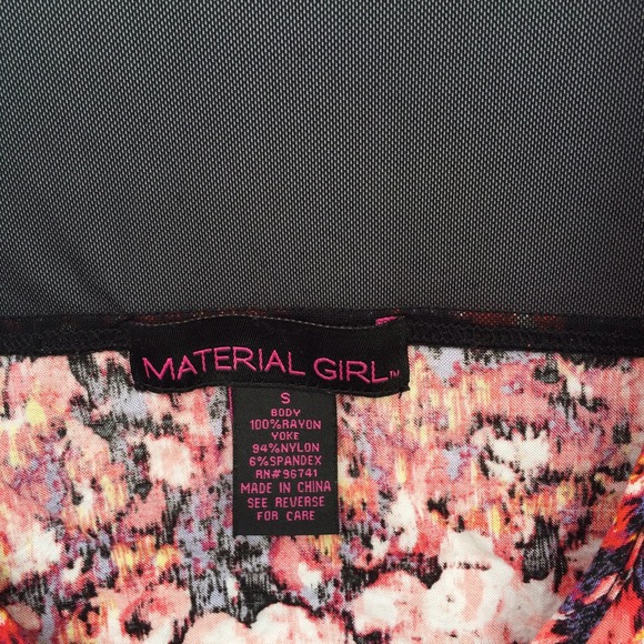 ⛔️BUNDLED⛔️🎉HOSTPICK🎉Floral open back tank - Picture 4 of 4