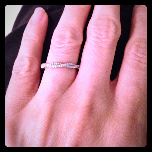 14kt white gold diamond wedding band. Size 4 1/2