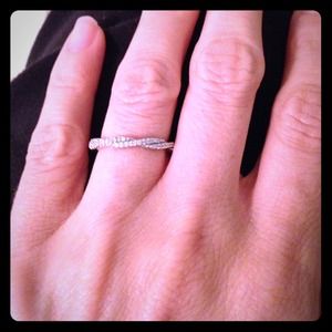 14kt white gold diamond wedding band. Size 4 1/2