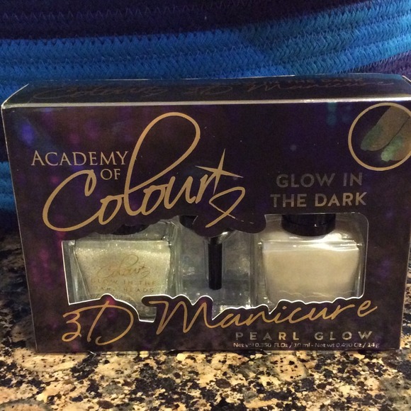 Glow in the dark nail art