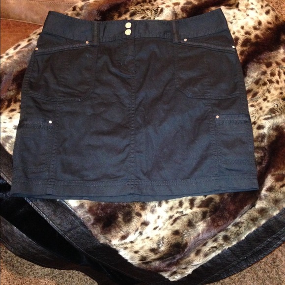 Skirt, size 6, black