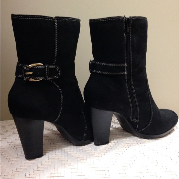 Black Ankle Boots. Suede like fabric. Like New!!