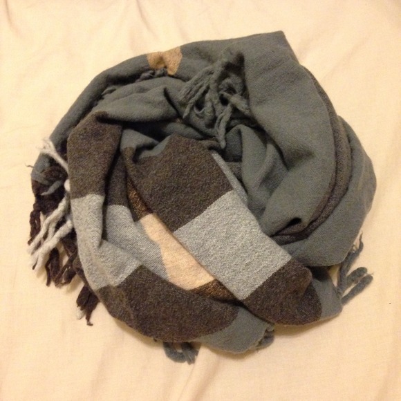 Madewell Accessories - Madewell Chunky Gray Plaid Wool Square Scarf