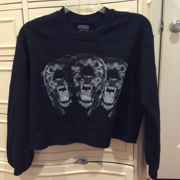 Black civil pull over