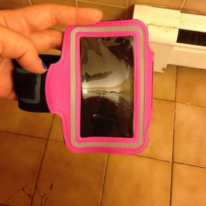 BrandNEW Pink adjustable iPod/iPhone arm band