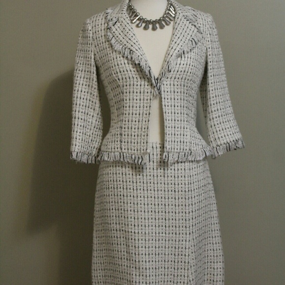 ***SOLD***White House/Black Market suit