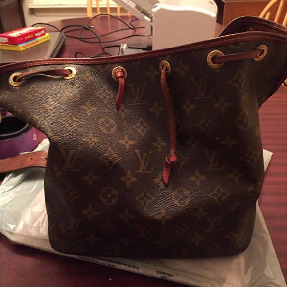 Louis Vuitton Purse - Picture 1 of 4