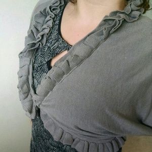 NWOT Elle ruffled cropped taupe shrug SZ M