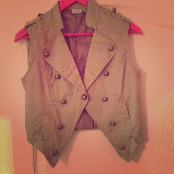 🍂Cropped Military style vest🍂