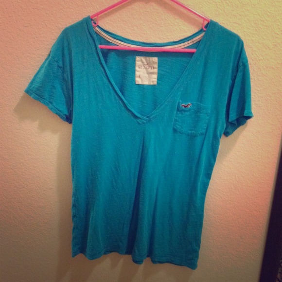 Hollister v neck, no damages