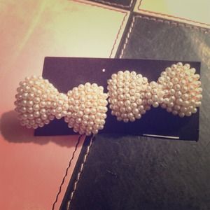 Bow earrings